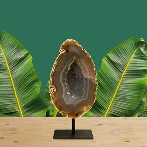 AGATA GEODE ON STAND